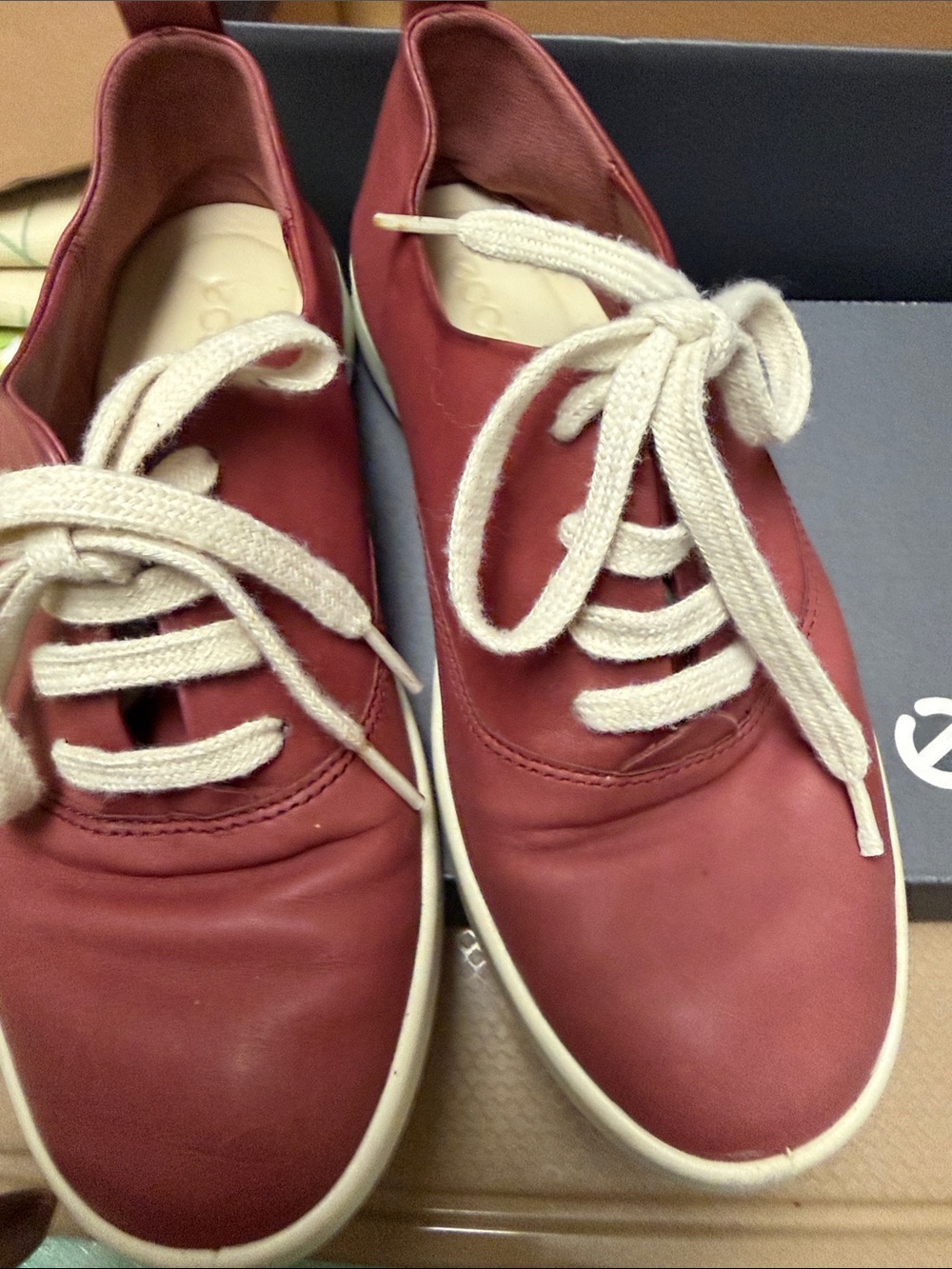 Ecco Casual Lace-Up Sneakers in Burgundy